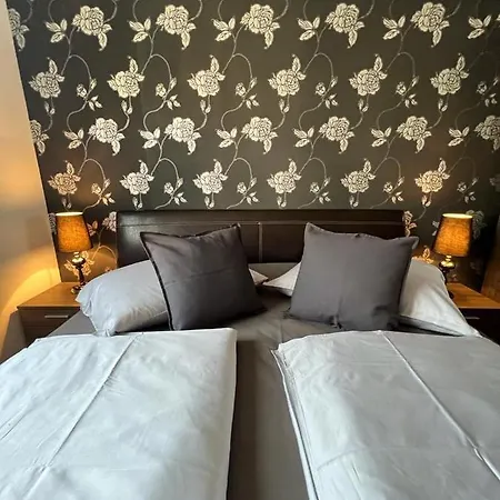 Luxury Ora Split